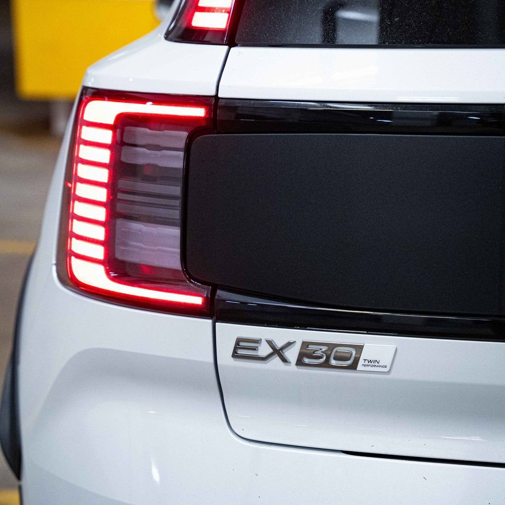 New 2026 Volvo EX30 Cross Country Ultra w/ Protection Package Premier AWD/4WD image 5