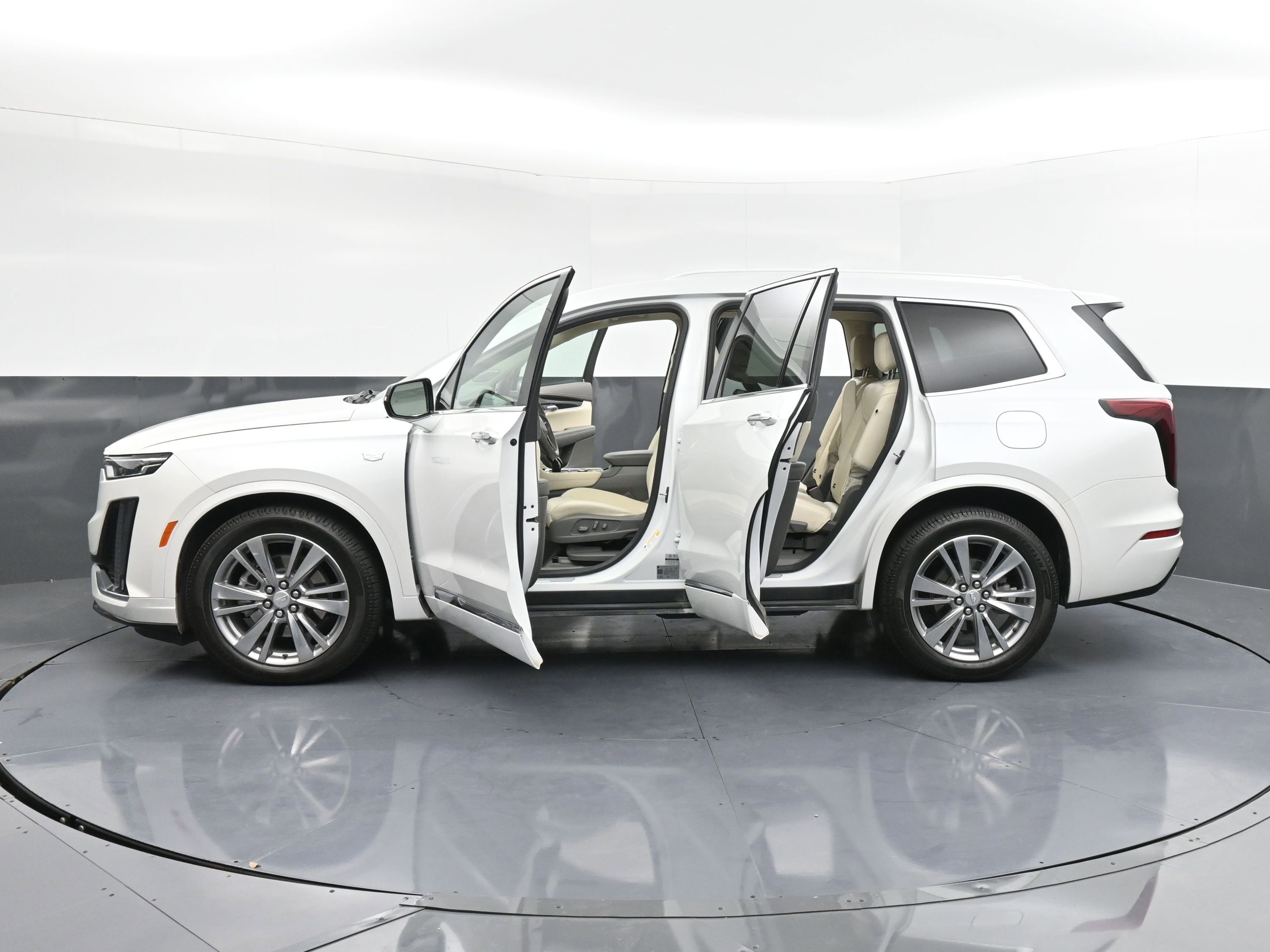 Used 2023 Cadillac XT6 Premium Luxury image 47