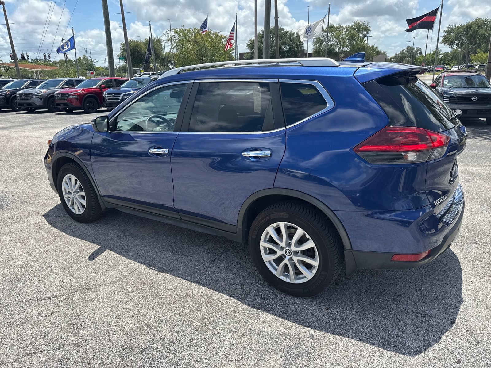 Used 2019 Nissan Rogue SV AWD/4WD image 18