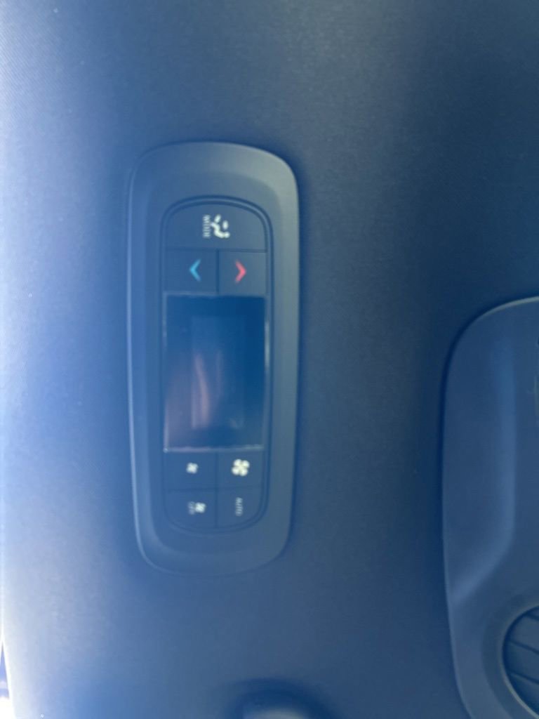 New 2026 Chrysler Pacifica Select image 27