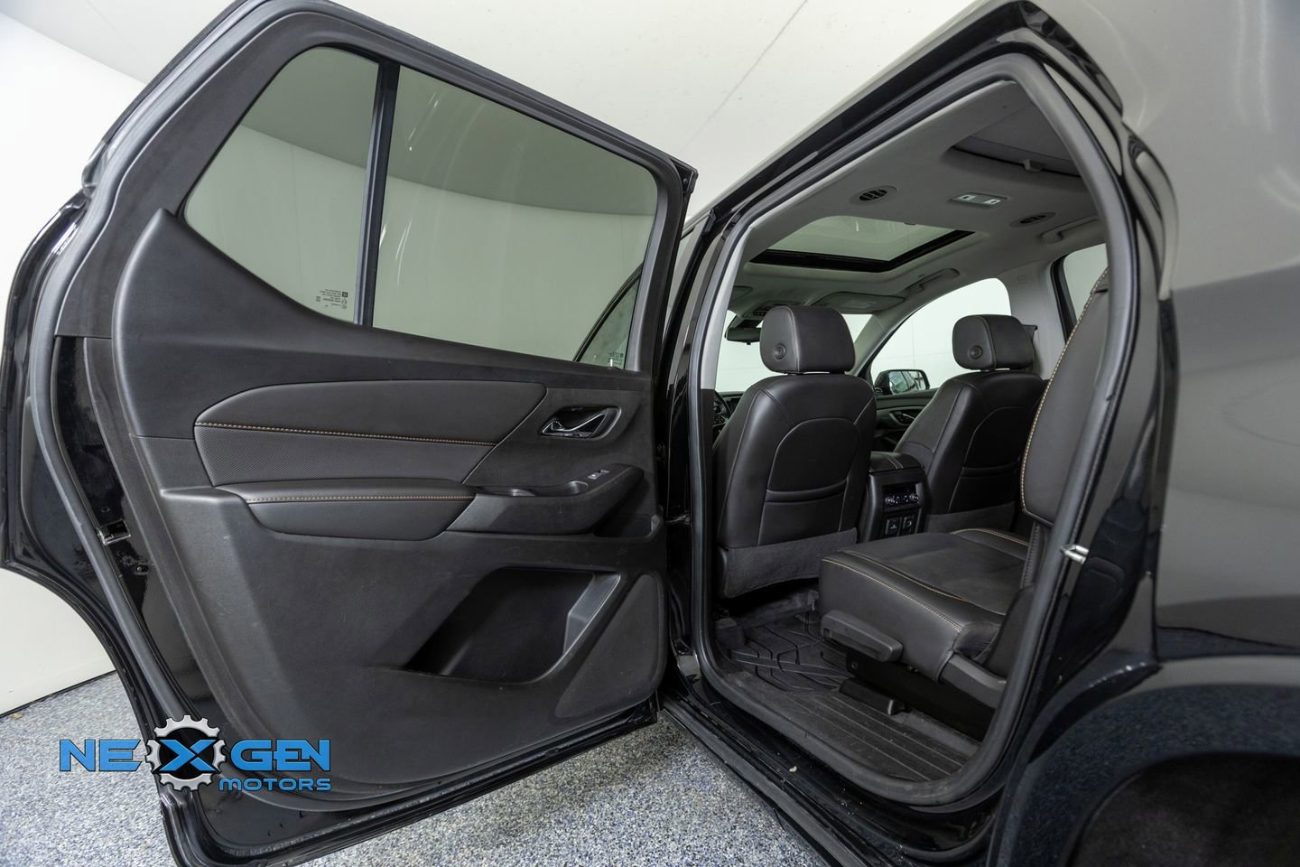 Used 2020 Chevrolet Traverse Premier w/ Redline Edition image 23