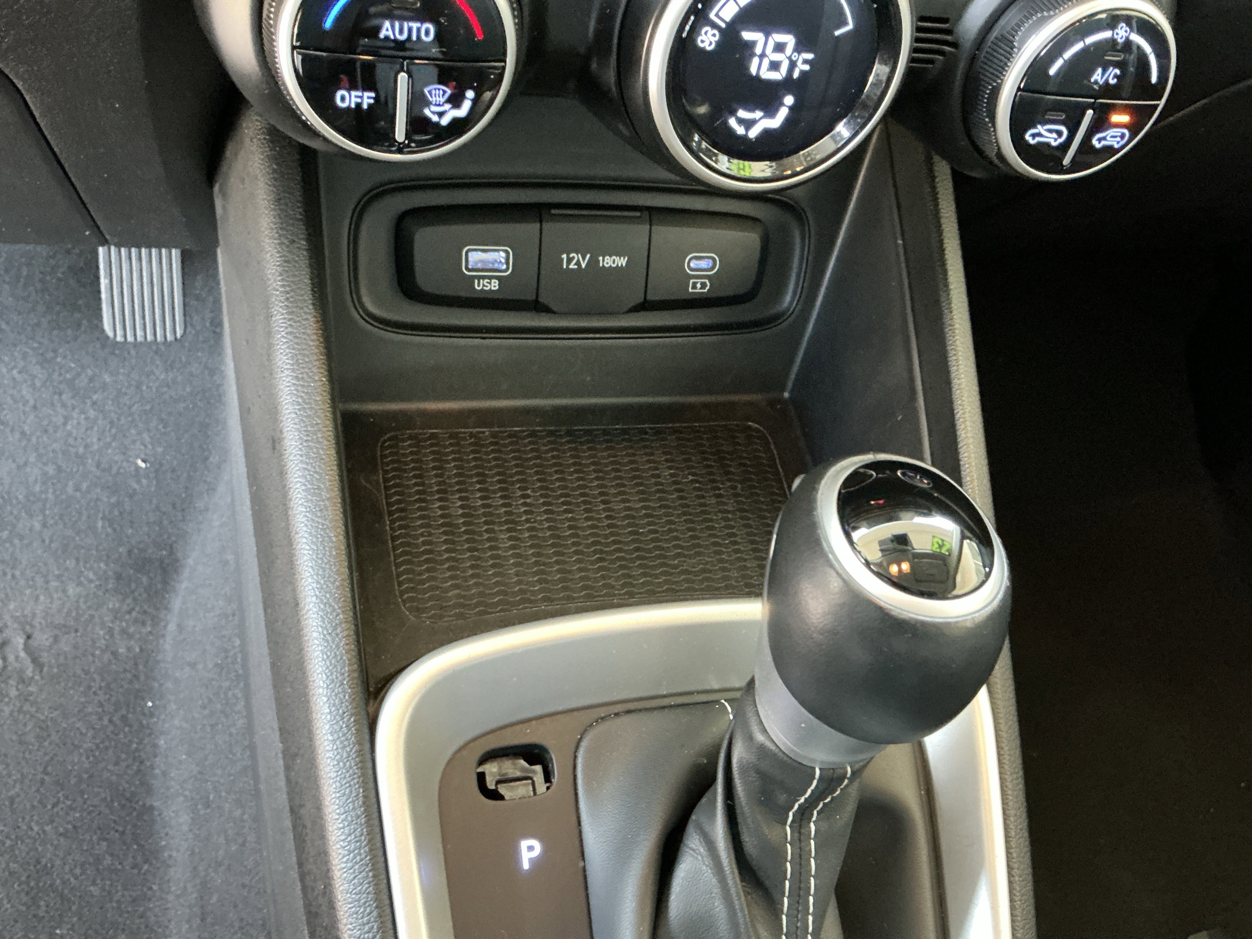 Used 2023 Hyundai Venue SEL image 27