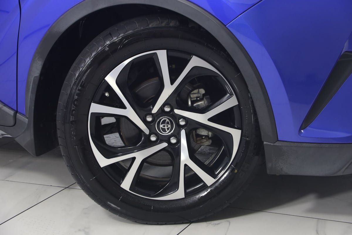 Used 2018 Toyota C-HR XLE FWD image 13