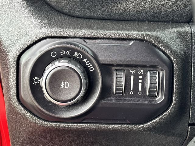 Used 2018 Jeep Wrangler Unlimited Sahara w/ Cold Weather Group image 21