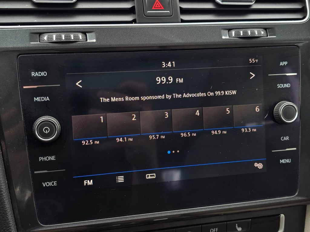 Used 2018 Volkswagen Golf SE image 29