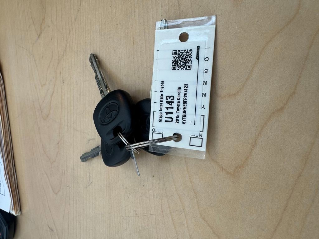 Used 2015 Toyota Corolla L FWD image 30