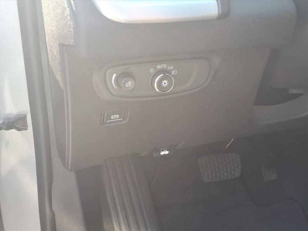 Used 2023 GMC Terrain SLE w/ Elevation Edition FWD image 19