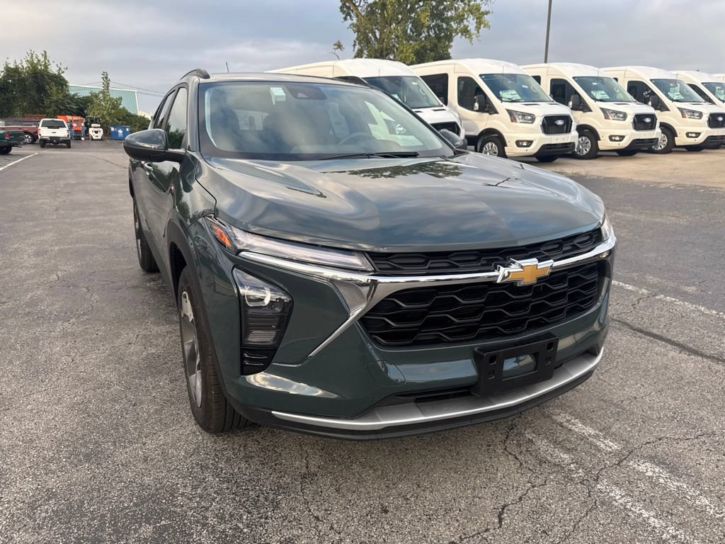 Used 2025 Chevrolet Trax LT FWD image 46