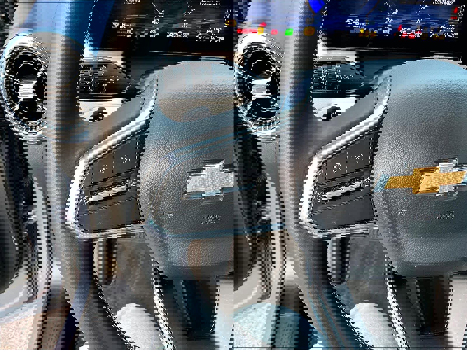 Used 2025 Chevrolet Equinox EV LT image 23