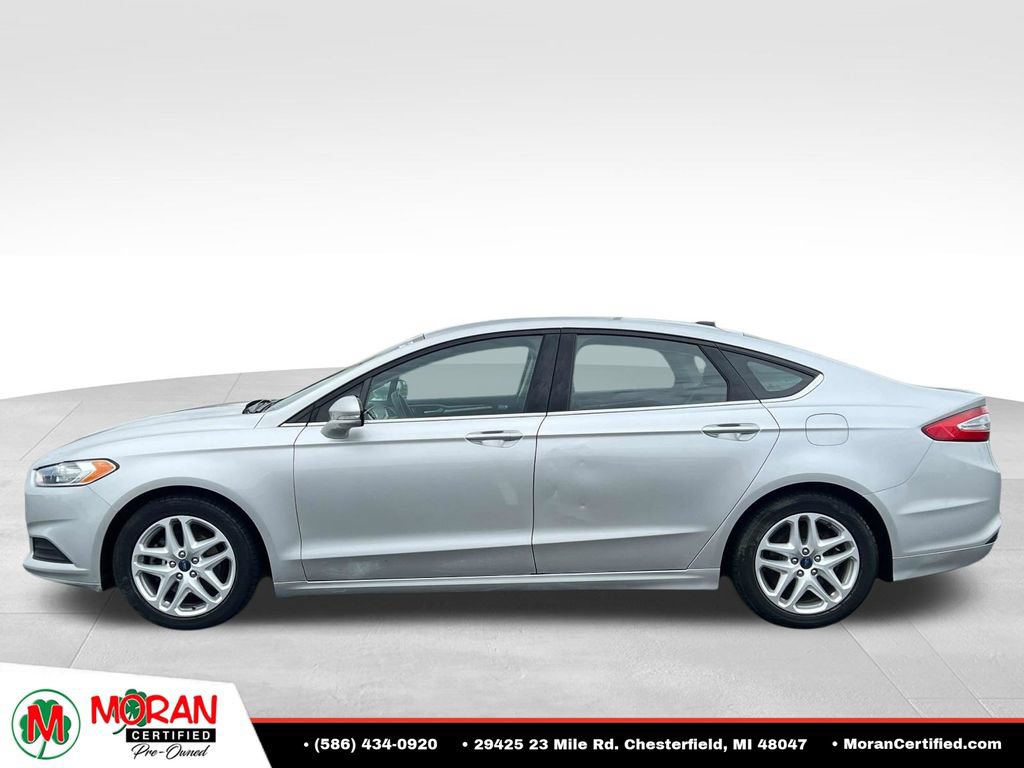 Used 2016 Ford Fusion SE FWD image 2