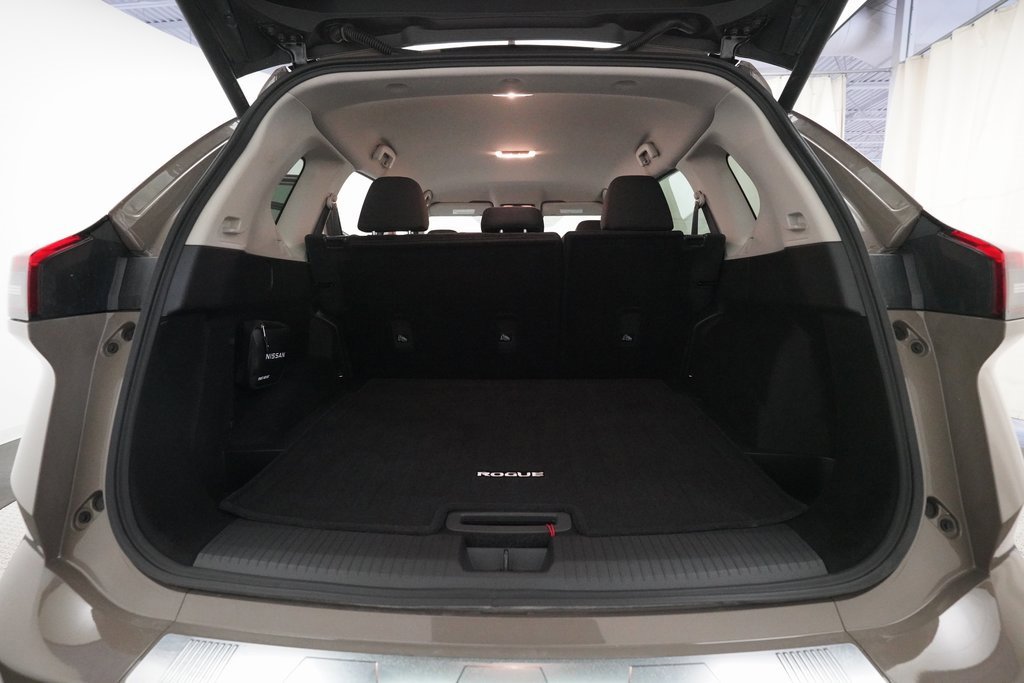 Certified 2025 Nissan Rogue SV image 10