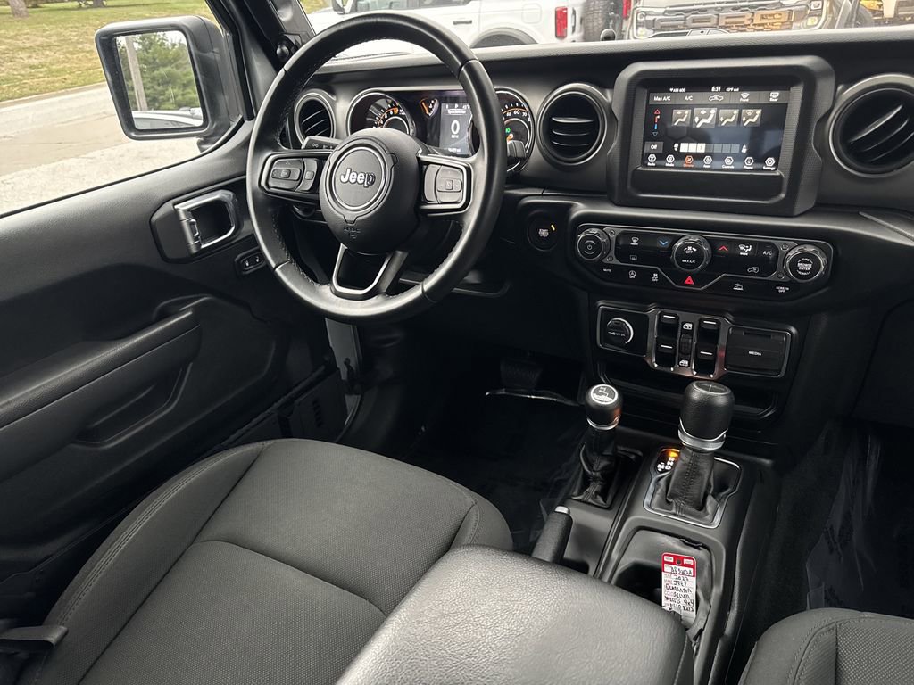 Used 2022 Jeep Gladiator Willys image 23