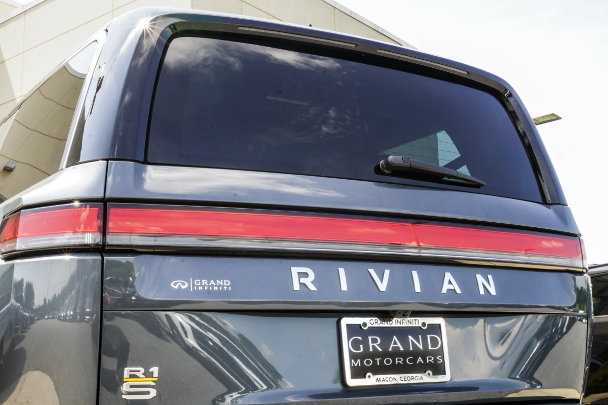 Used 2024 Rivian R1S Adventure Quad AWD/4WD image 13