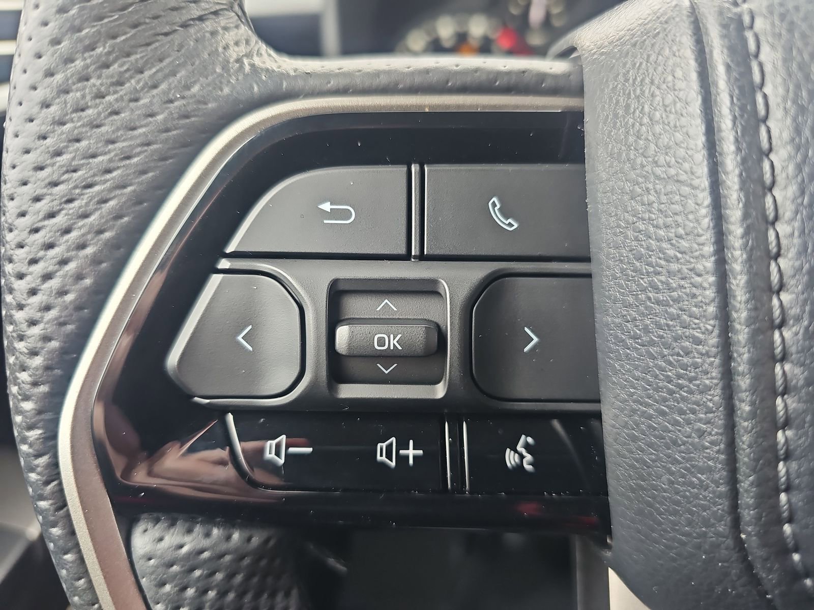 Used 2024 Toyota Tundra SR5 w/ SR5 Premium Package AWD/4WD image 17