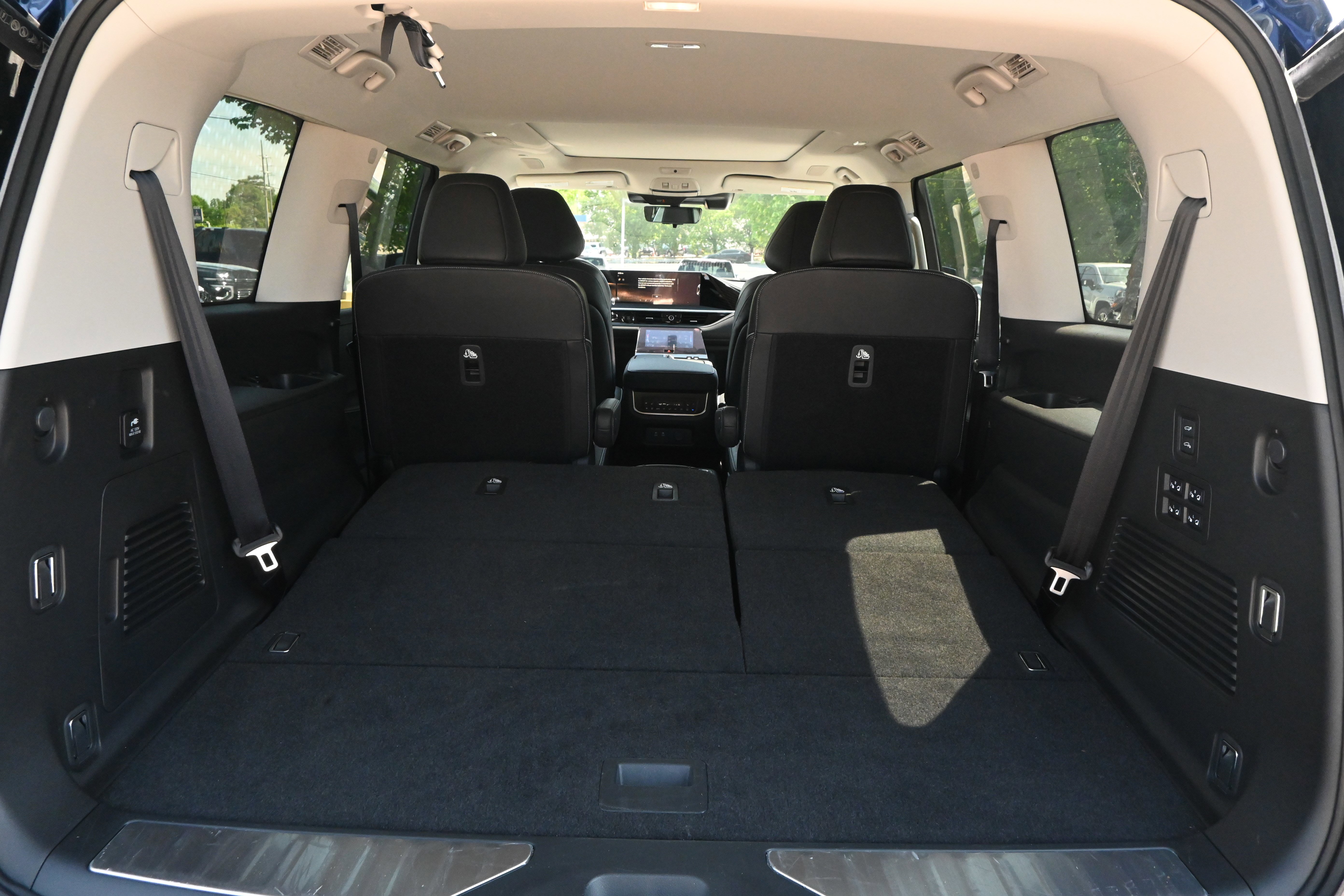 Used 2025 INFINITI QX80 Sensory AWD/4WD image 34