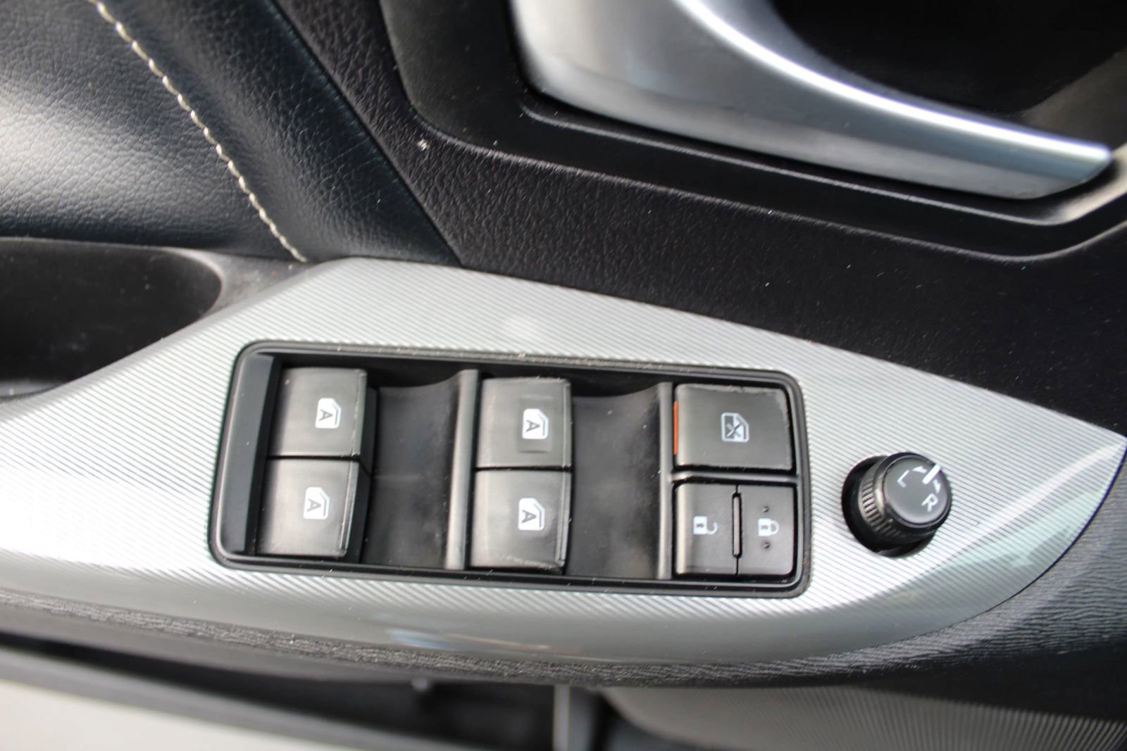Used 2017 Toyota Sienna SE Premium FWD image 32
