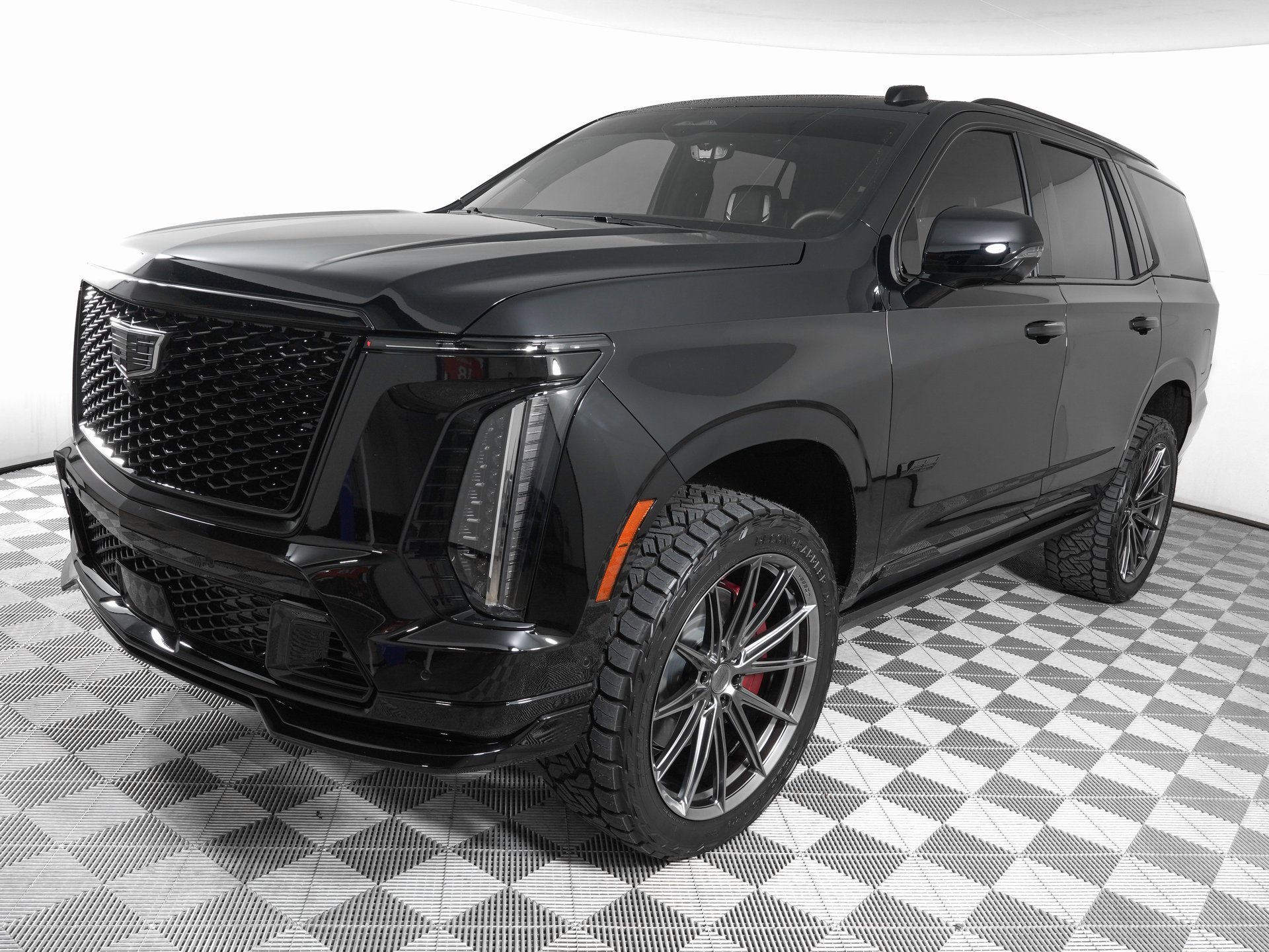 Used 2025 Cadillac Escalade V w/ LPO, ONYX Package image 9