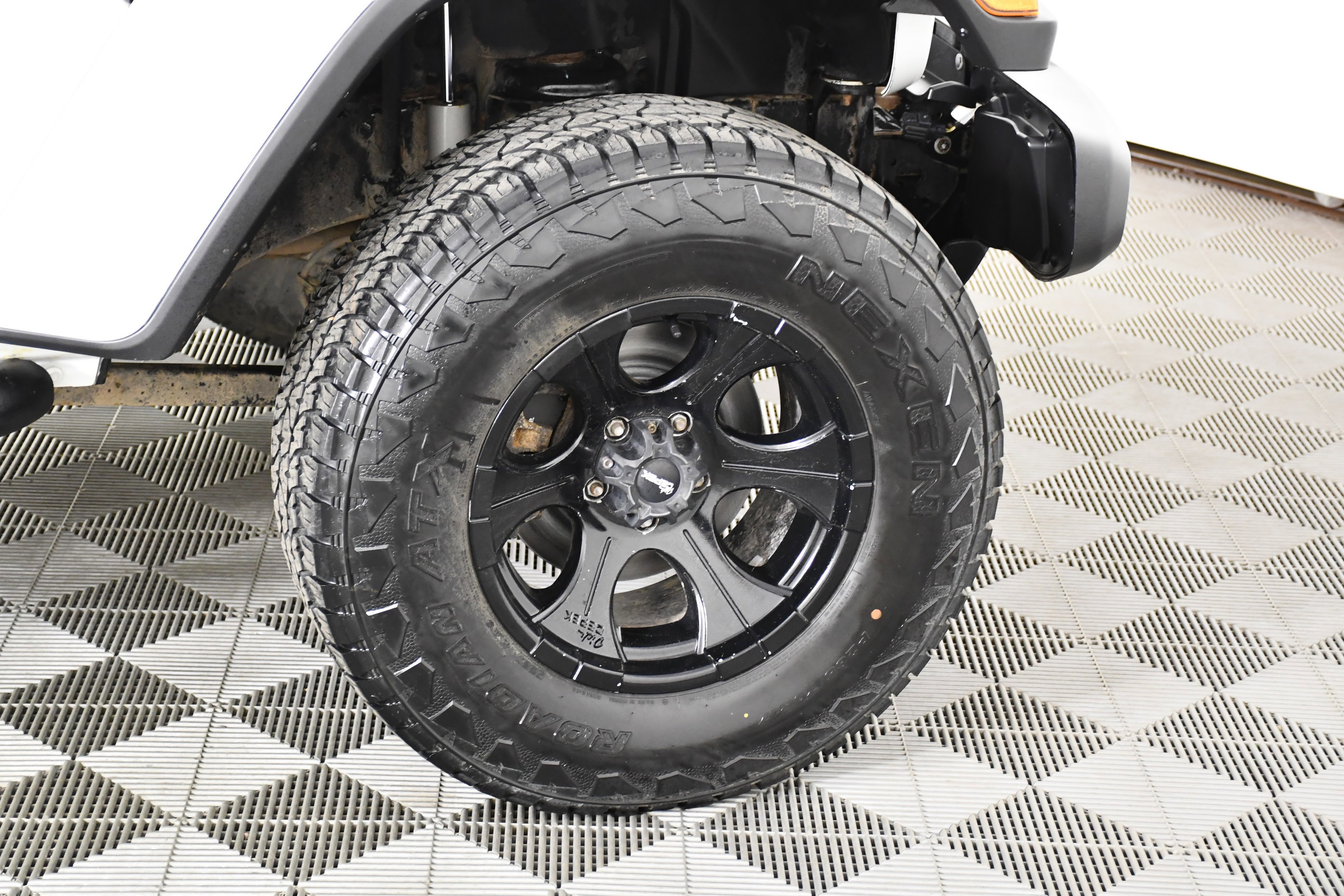 Used 2018 Jeep Wrangler Unlimited Sahara w/ Uconnect 4C Nav & Sound Group image 53