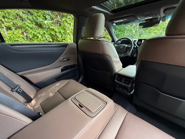 Certified 2025 Lexus ES 300h w/ Premium Package FWD image 32