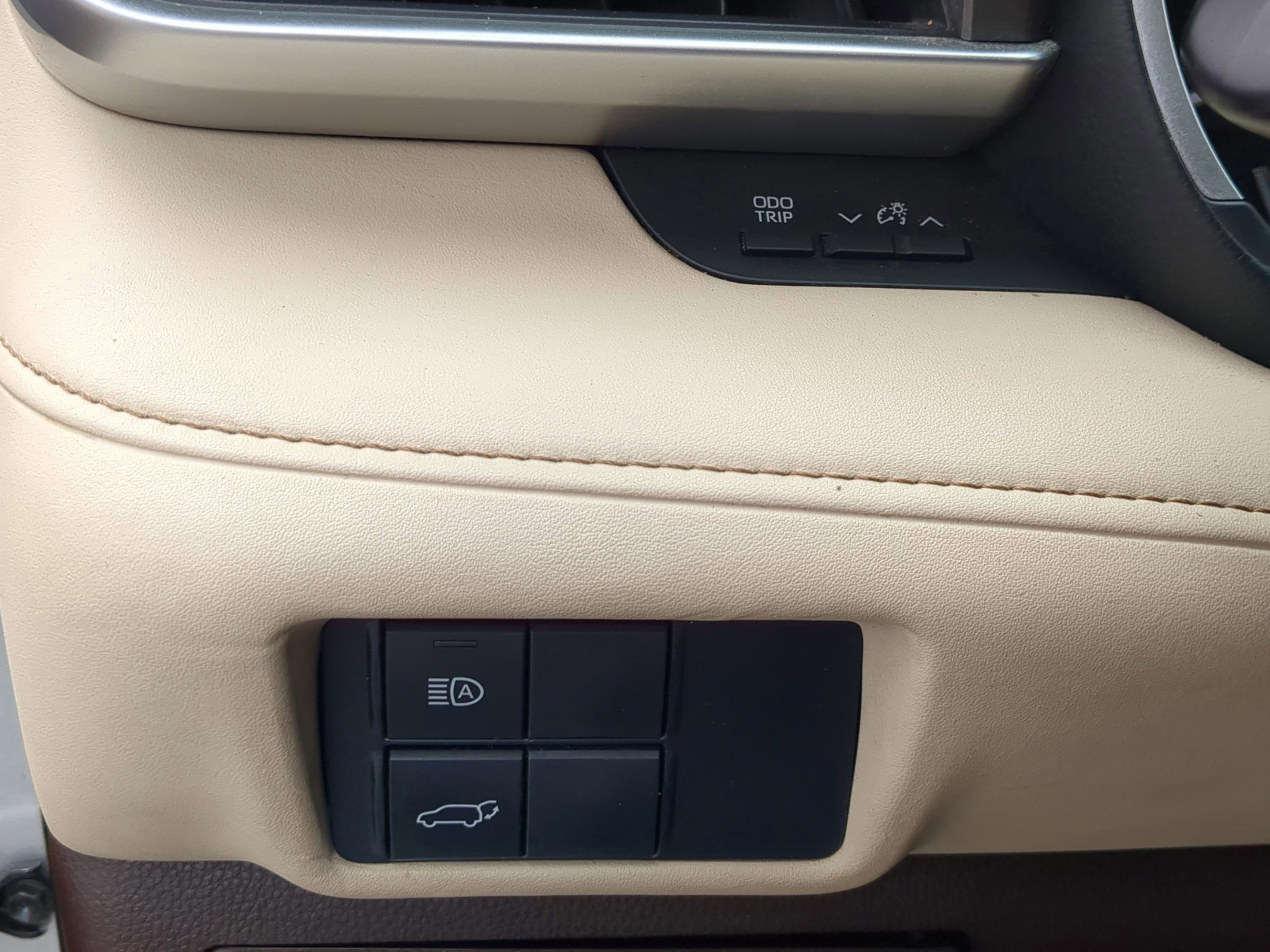 Used 2021 Toyota Highlander XLE FWD image 24