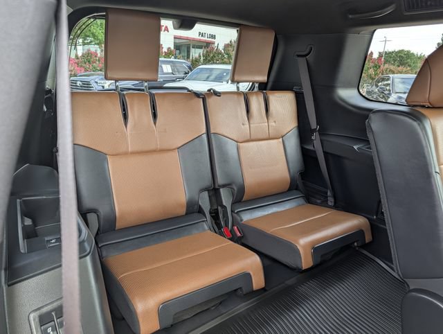 Used 2025 Lexus GX 550 w/ Accessory Package (2T) AWD/4WD image 36