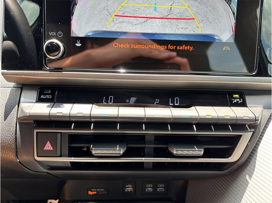 Used 2025 Toyota Camry SE FWD image 29
