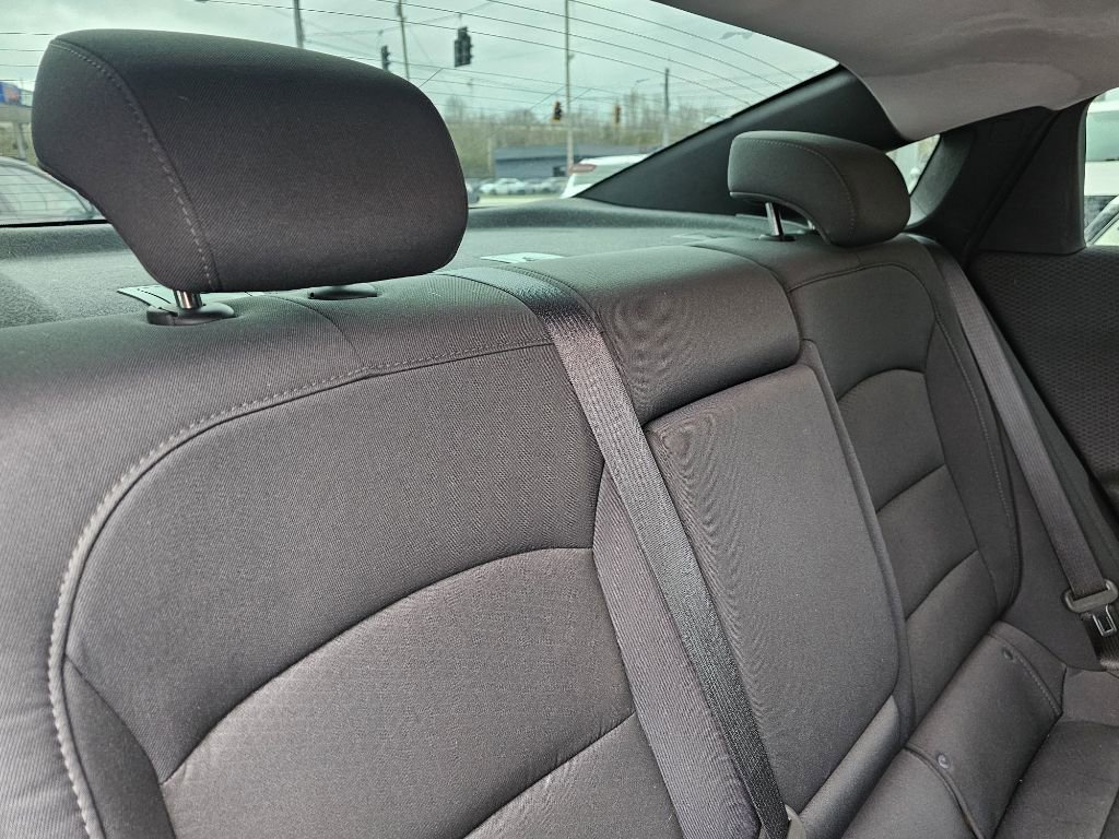 Used 2017 Chevrolet Malibu LT image 35