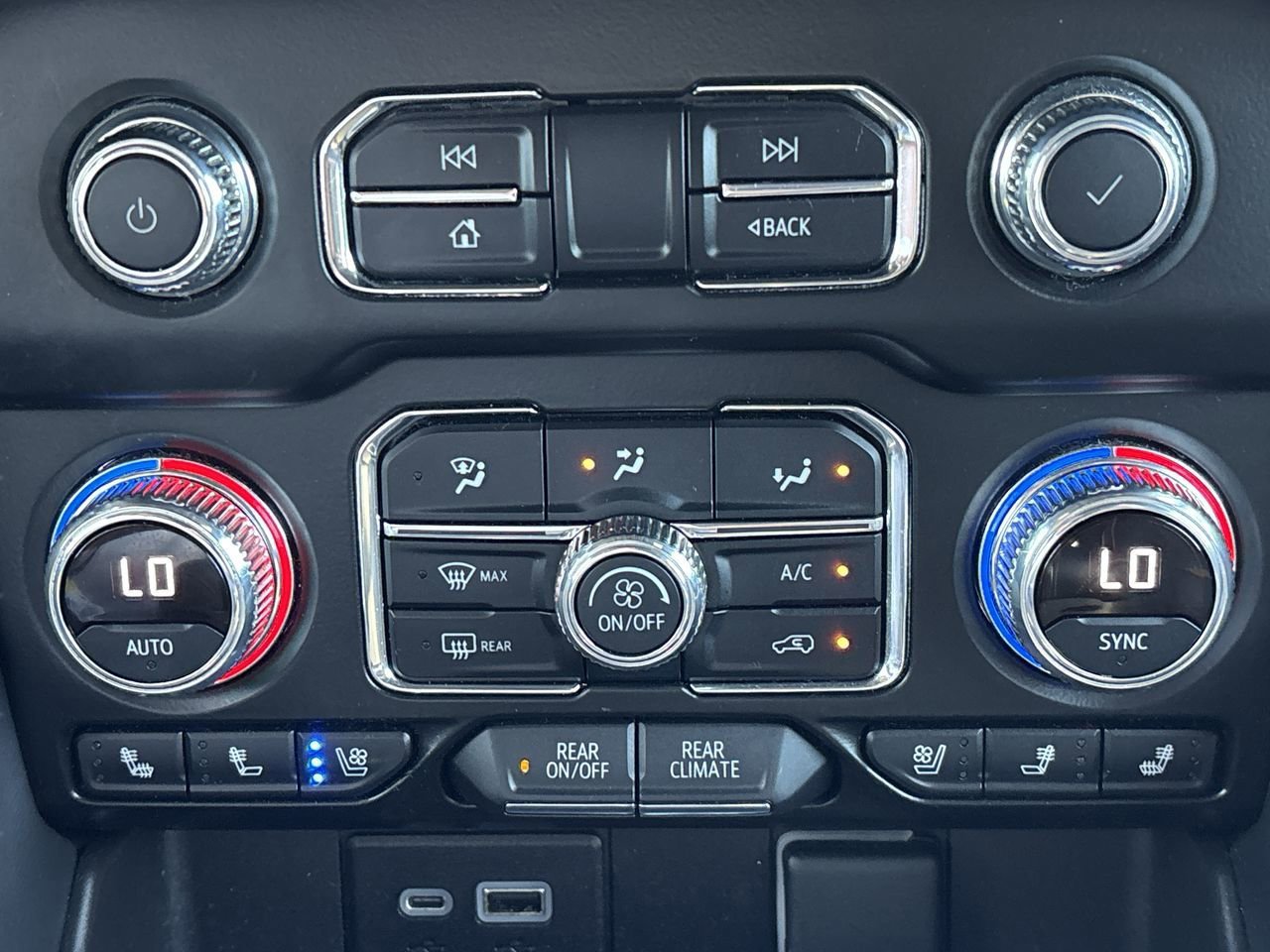 Used 2021 GMC Yukon XL AT4 w/ Technology Package image 24