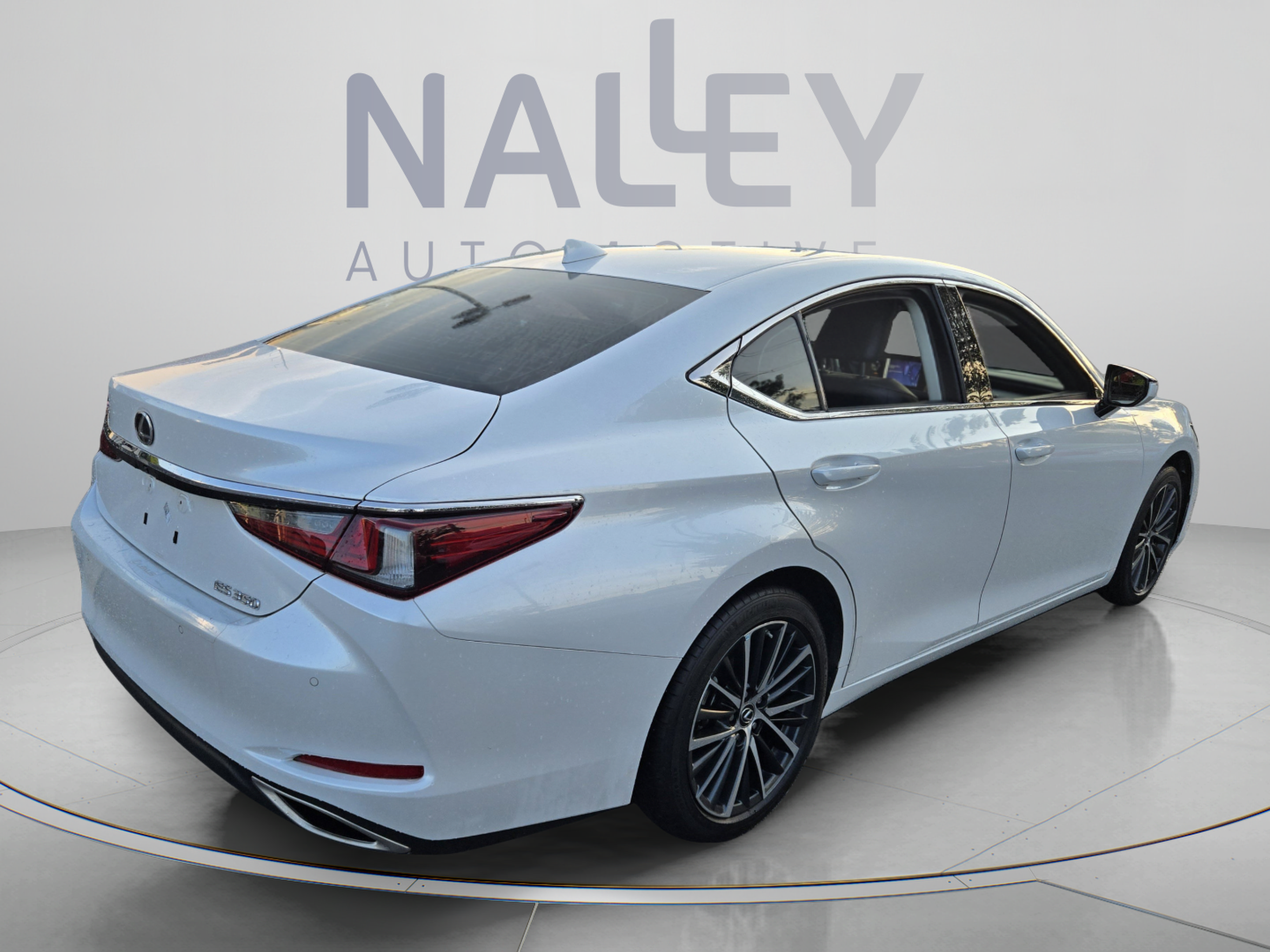 Certified 2024 Lexus ES 350 w/ Premium Package FWD image 4