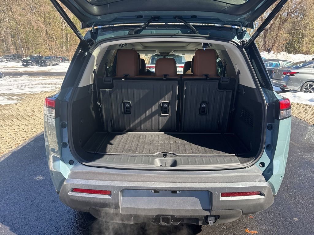 New 2026 Nissan Pathfinder Platinum w/ Cargo Package image 13