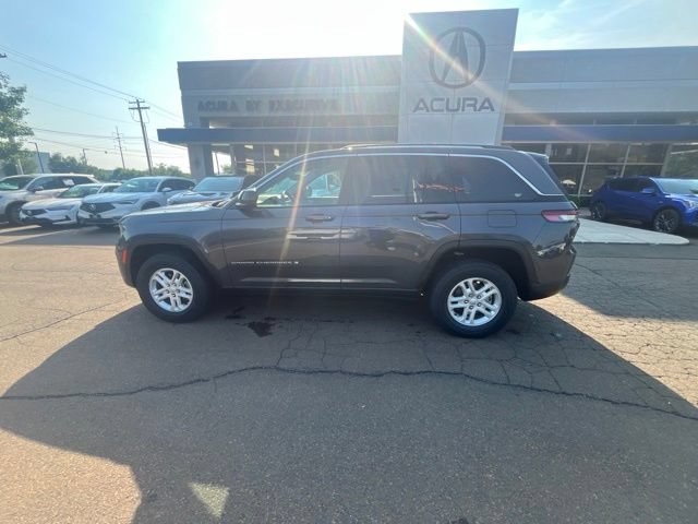 Used 2023 Jeep Grand Cherokee Laredo AWD/4WD image 4
