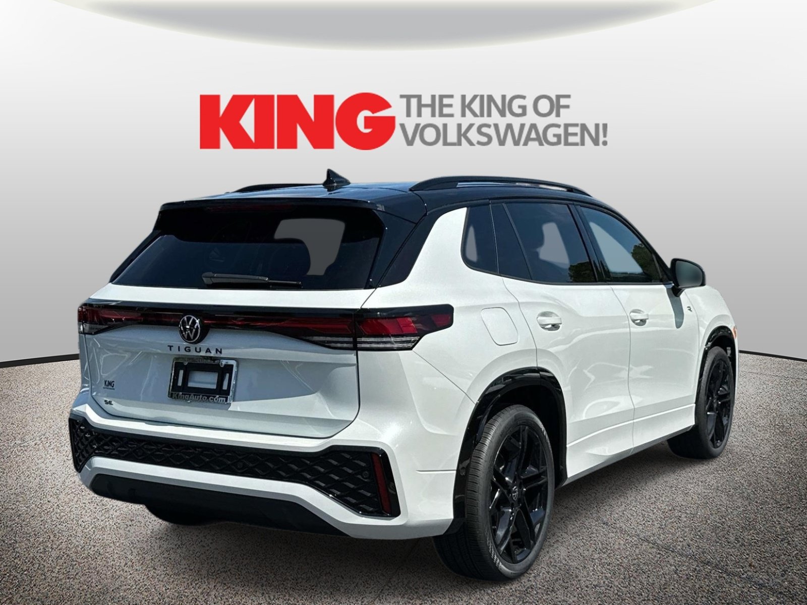 New 2026 Volkswagen Tiguan SE R-Line FWD image 3