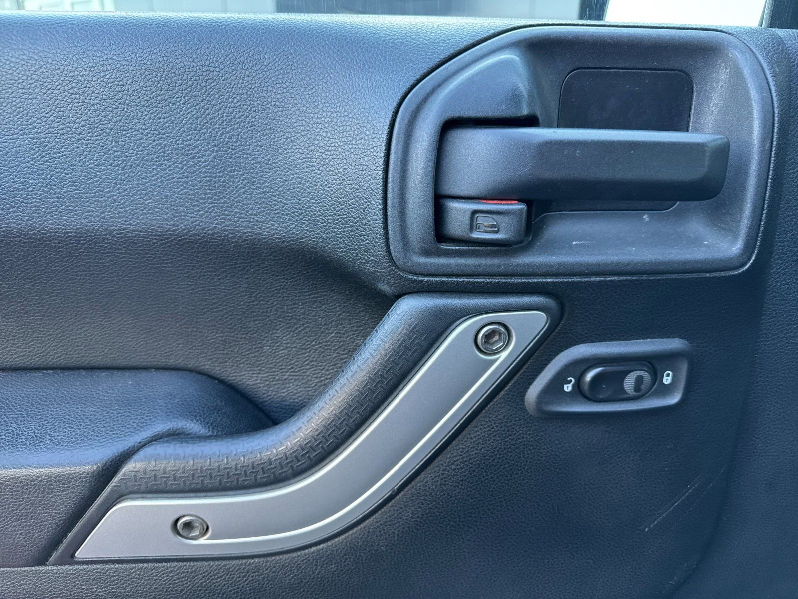 Used 2012 Jeep Wrangler Unlimited Rubicon w/ Dual Top Group image 11