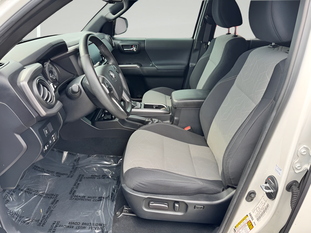 Used 2022 Toyota Tacoma TRD Off-Road w/ Technology Package AWD/4WD image 9