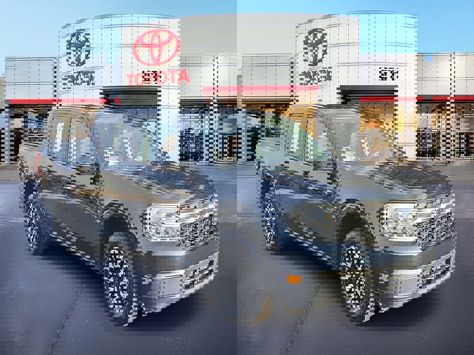 Used 2023 Ford Maverick Lariat w/ Lariat Luxury Package image 3