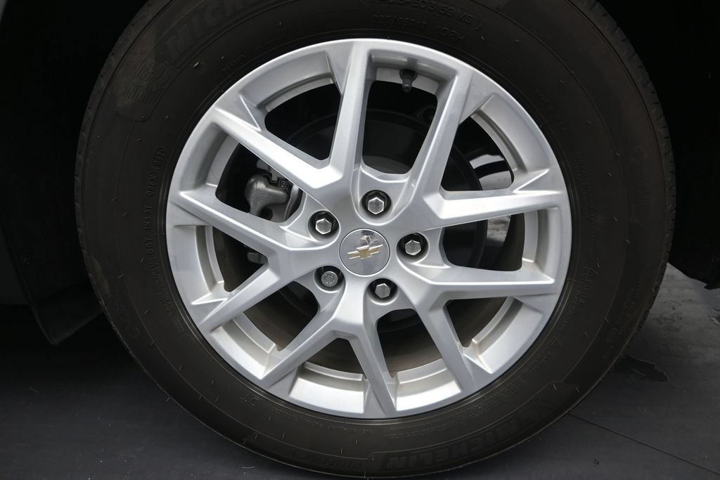 Used 2024 Chevrolet Equinox LS w/ Driver Confidence II Package FWD image 10