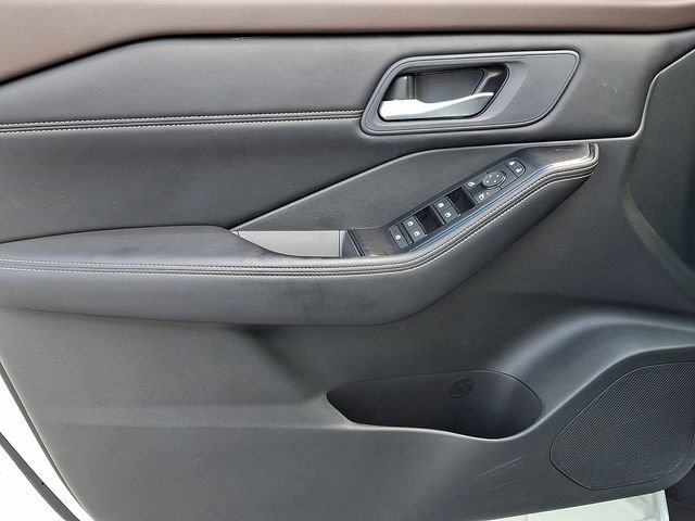 Used 2023 Nissan Rogue SV w/ SV Premium B Package AWD/4WD image 14