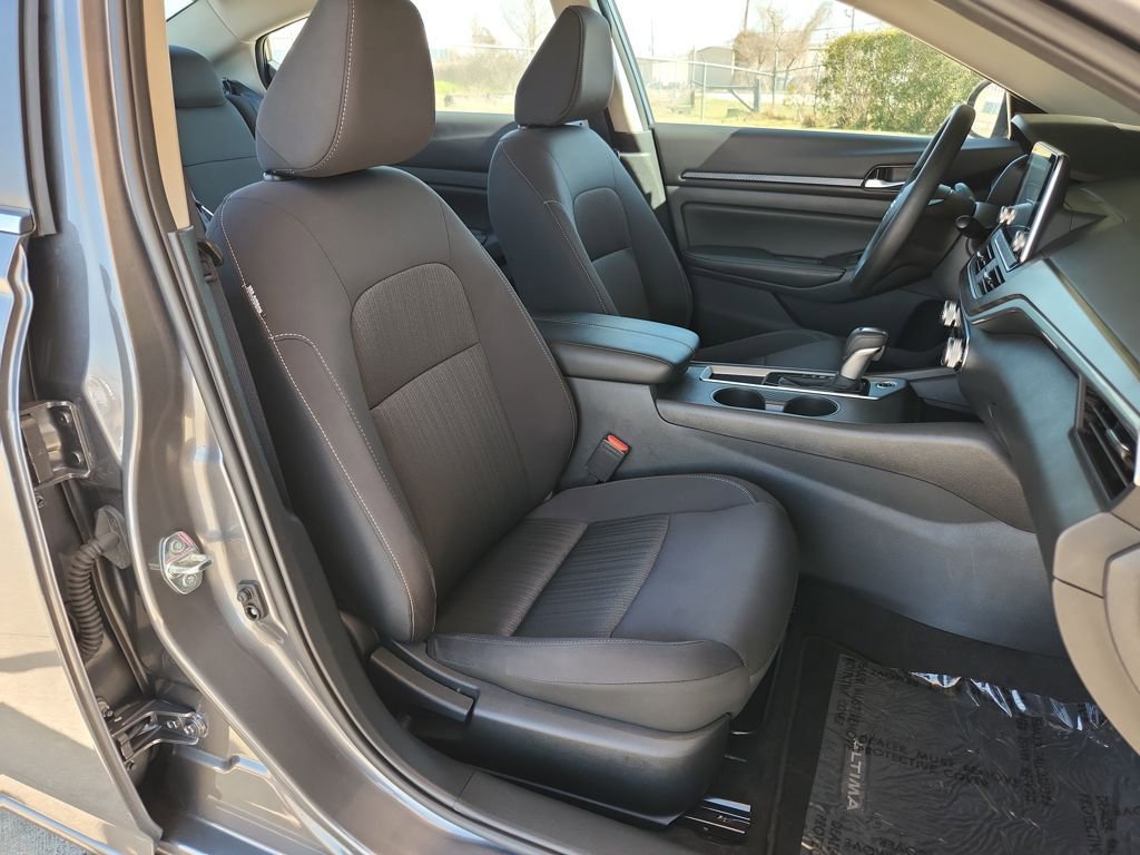 Used 2025 Nissan Altima 2.5 SV image 15
