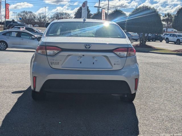 Used 2025 Toyota Corolla LE FWD image 4