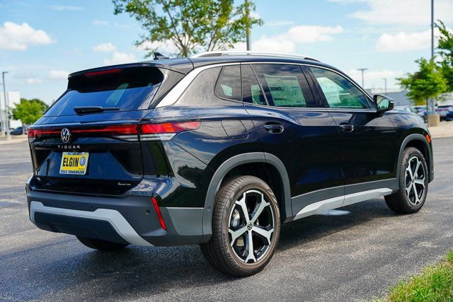 Used 2025 Volkswagen Tiguan SE w/ Panoramic Sunroof Package image 34