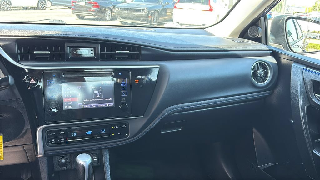 Used 2017 Toyota Corolla SE w/ Carpet Mat Package (TMS) FWD image 8