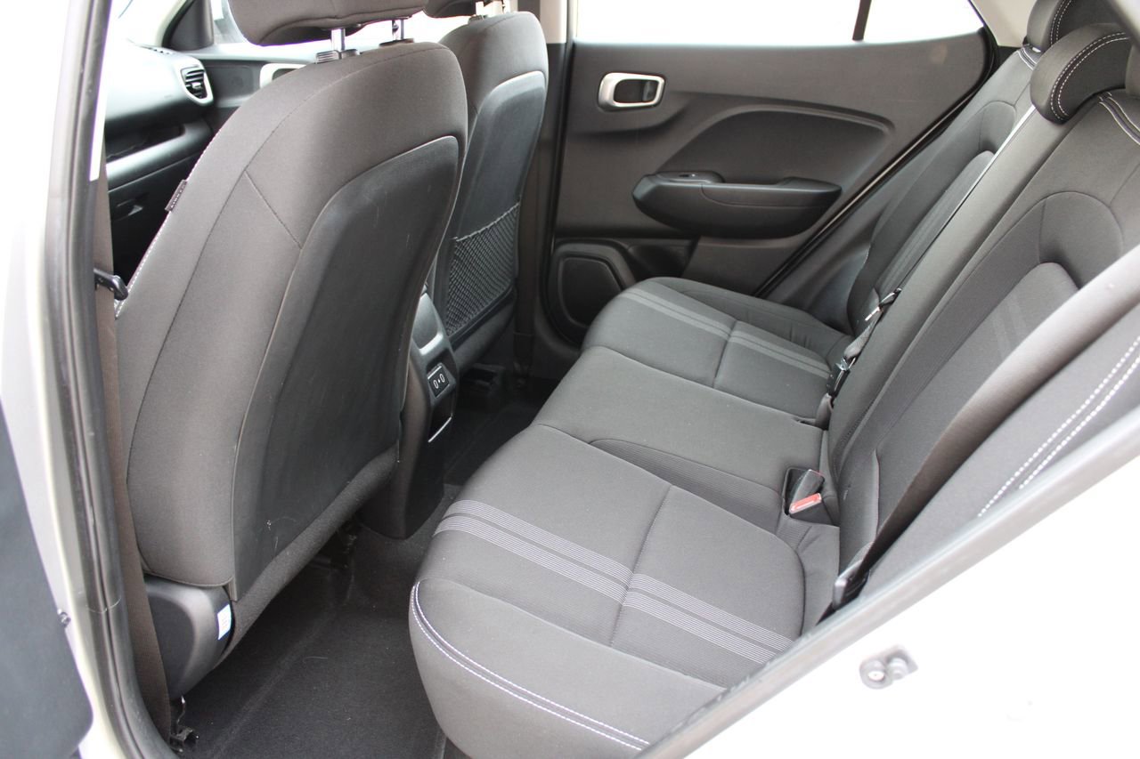 Used 2024 Hyundai Venue SEL image 6