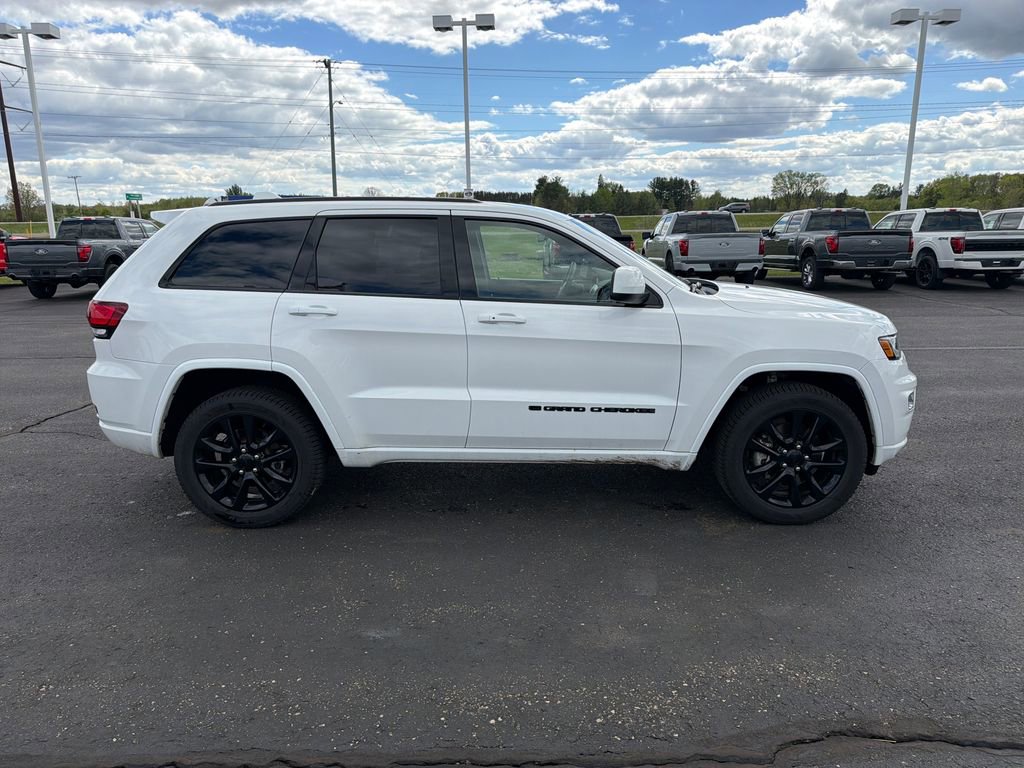 Used 2022 Jeep Grand Cherokee Laredo X AWD/4WD image 5