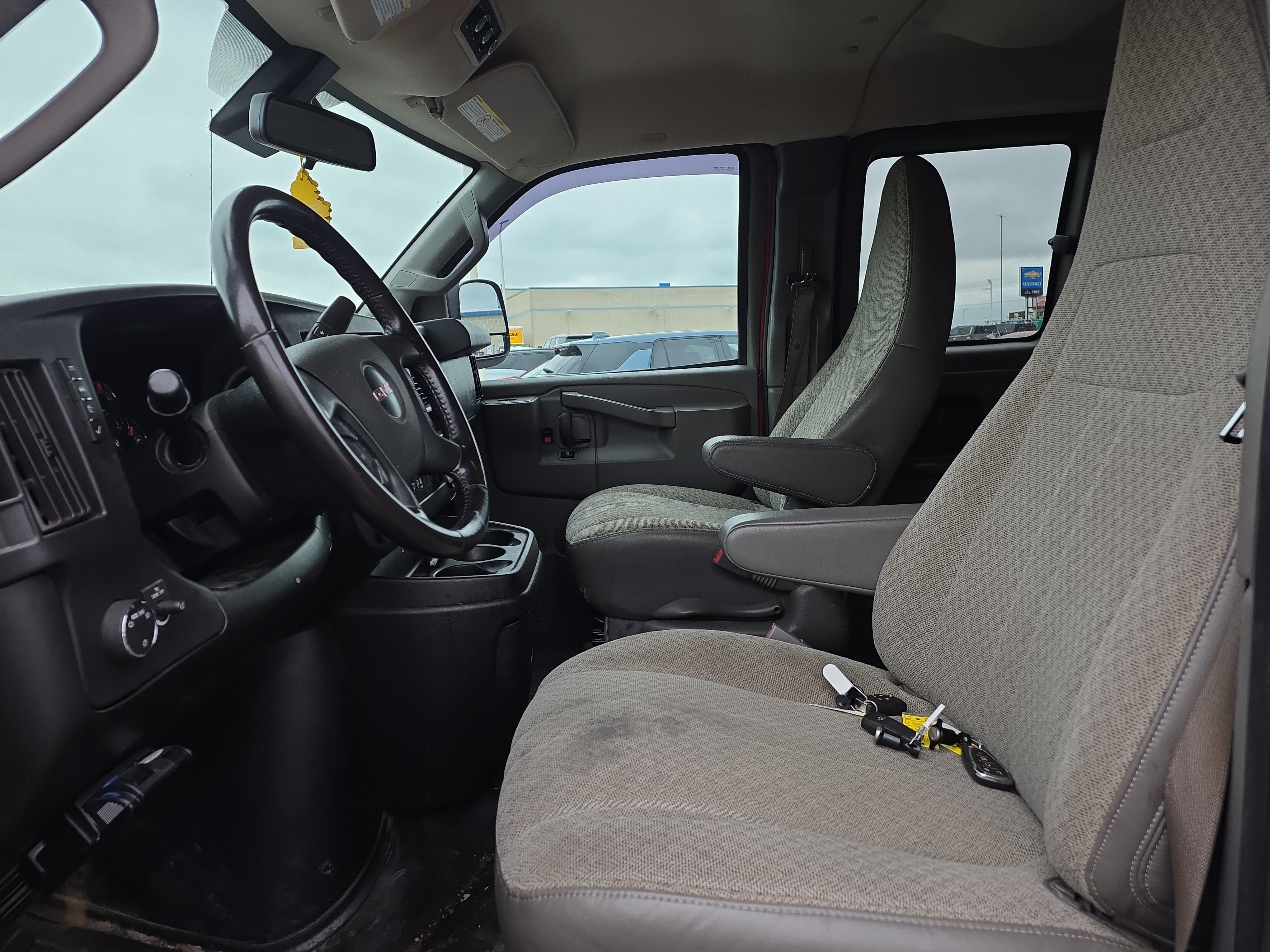 Used 2021 GMC Savana 3500 LS w/ Chrome Appearance Package RWD image 13