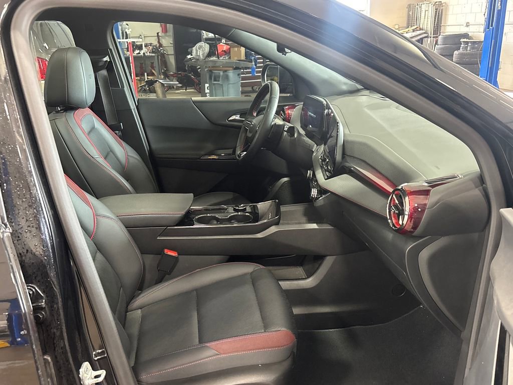 Used 2025 Chevrolet Equinox RS w/ Safety and Technology Package image 18