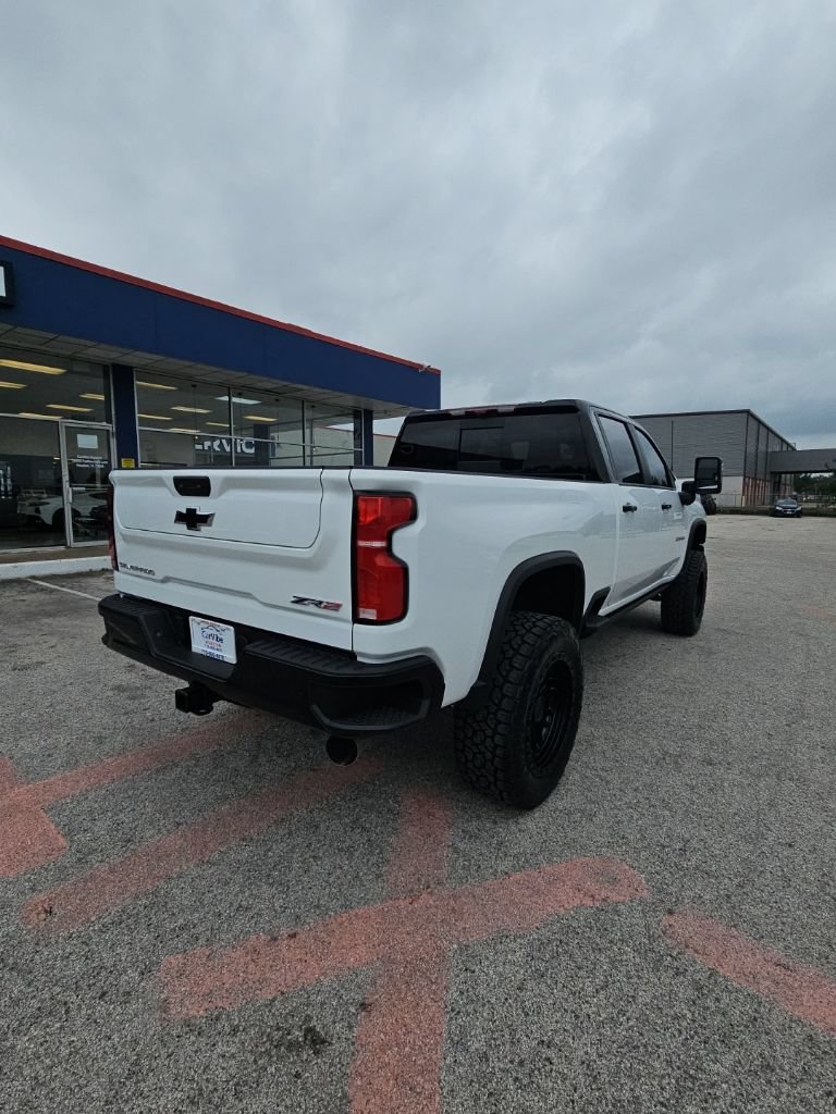 Used 2026 Chevrolet Silverado 2500 ZR2 AWD/4WD image 8