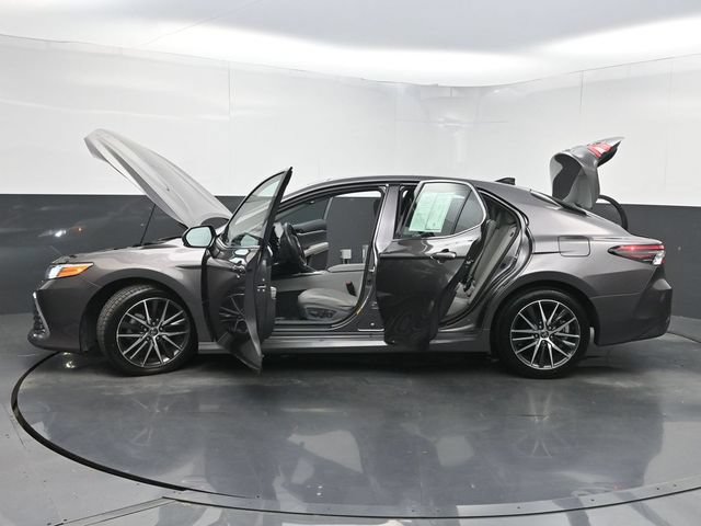 Used 2021 Toyota Camry XLE FWD image 40