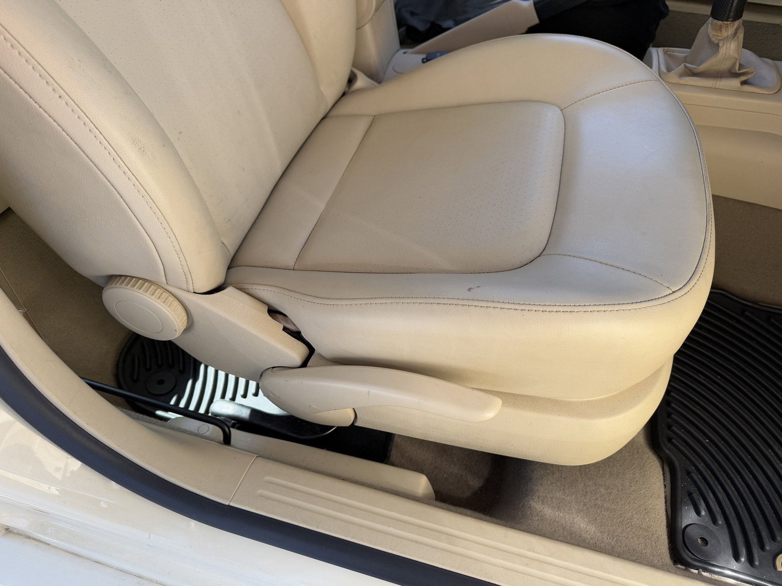 Used 2008 Volkswagen Beetle S image 18