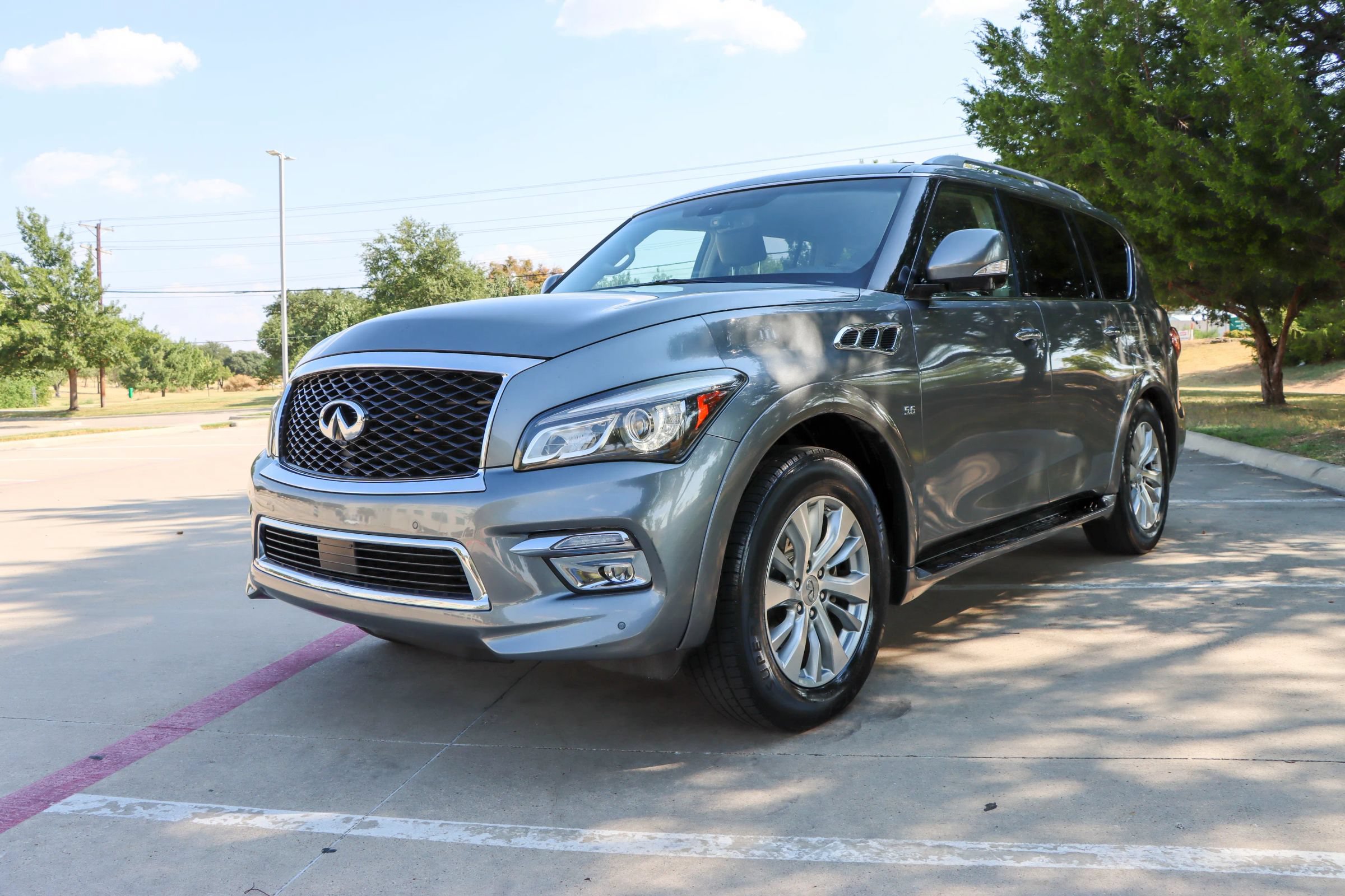 Used 2017 INFINITI QX80 4WD image 3