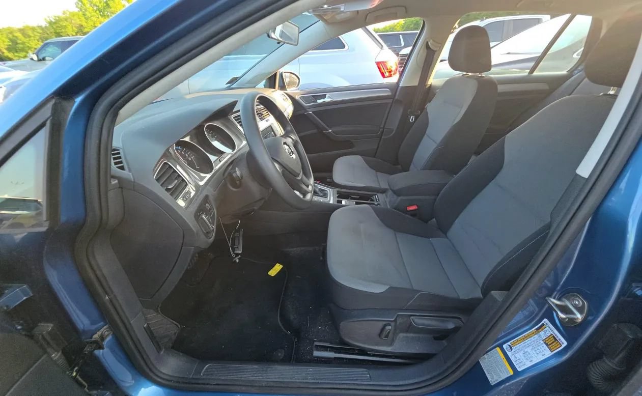 Used 2016 Volkswagen e-Golf SE FWD image 9